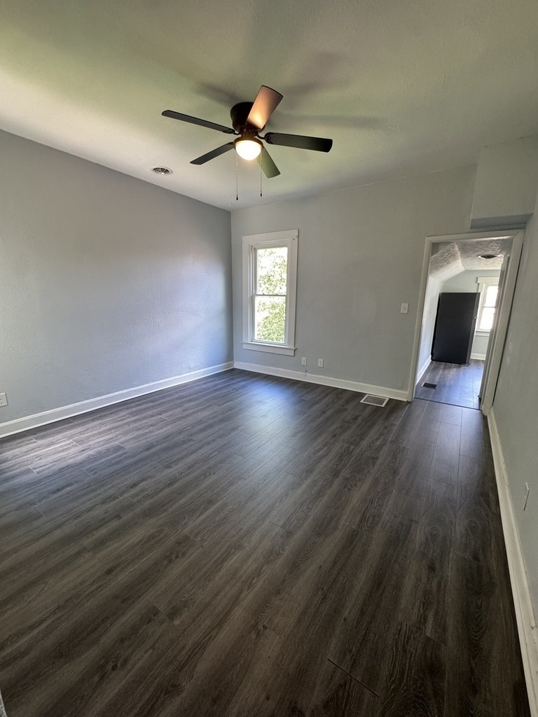 720 E 14th Street - Photo 8