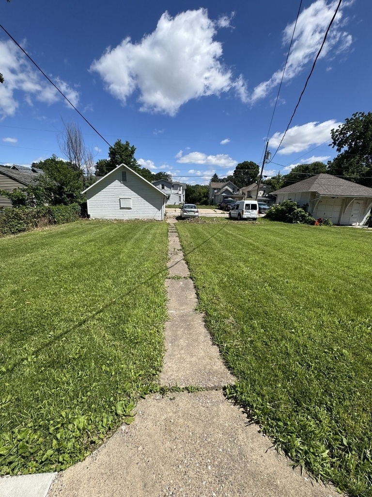 720 E 14th Street - Photo 11