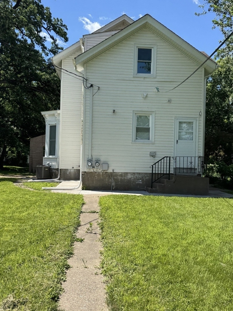 720 E 14th Street - Photo 11