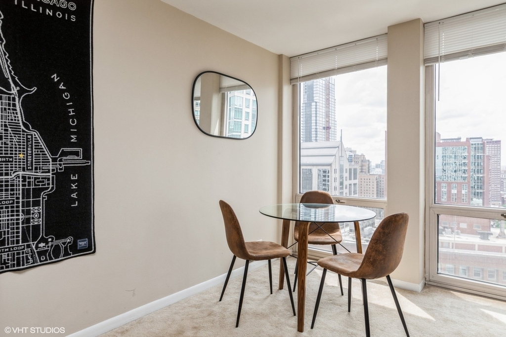 111 E Chestnut Street - Photo 3