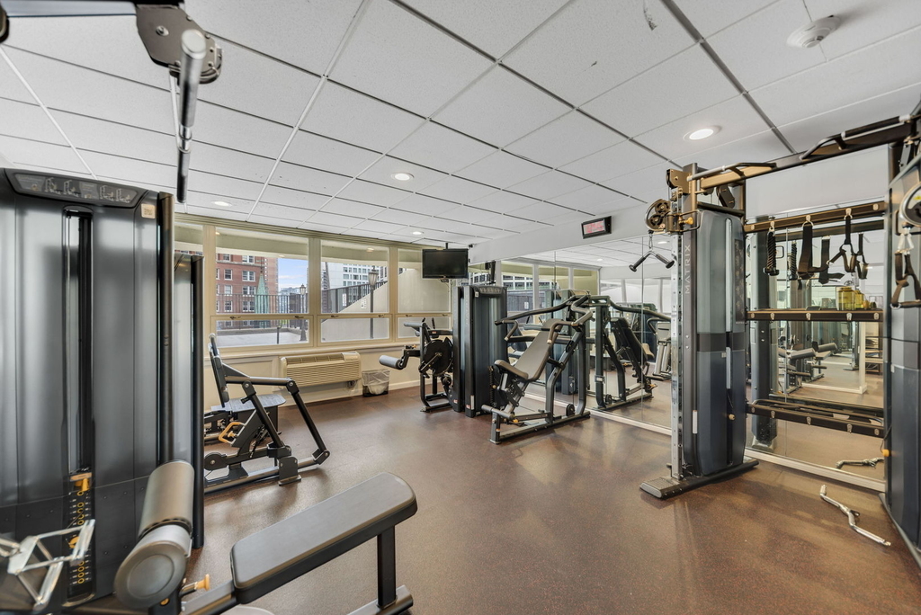 111 E Chestnut Street - Photo 16