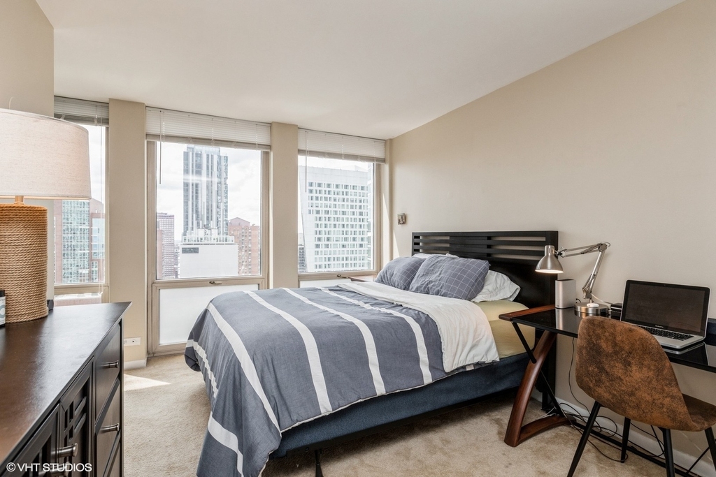 111 E Chestnut Street - Photo 8