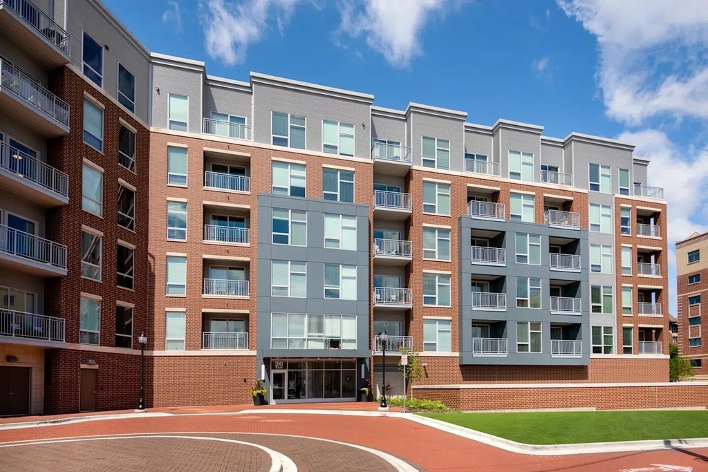 20 W Northwest Highway - Photo 1