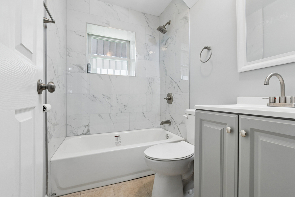 1404 S Hamlin Avenue - Photo 8