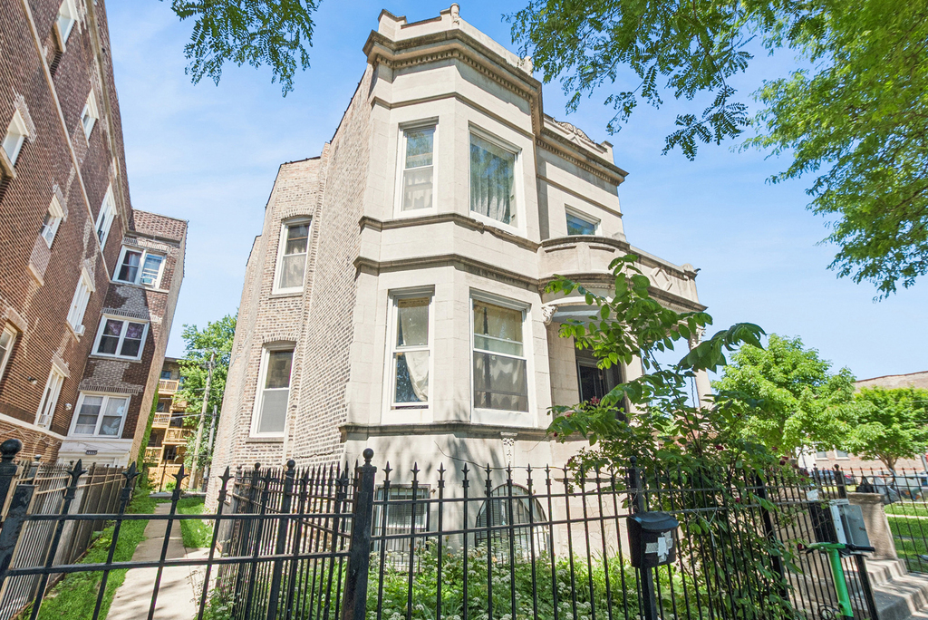 1404 S Hamlin Avenue - Photo 0