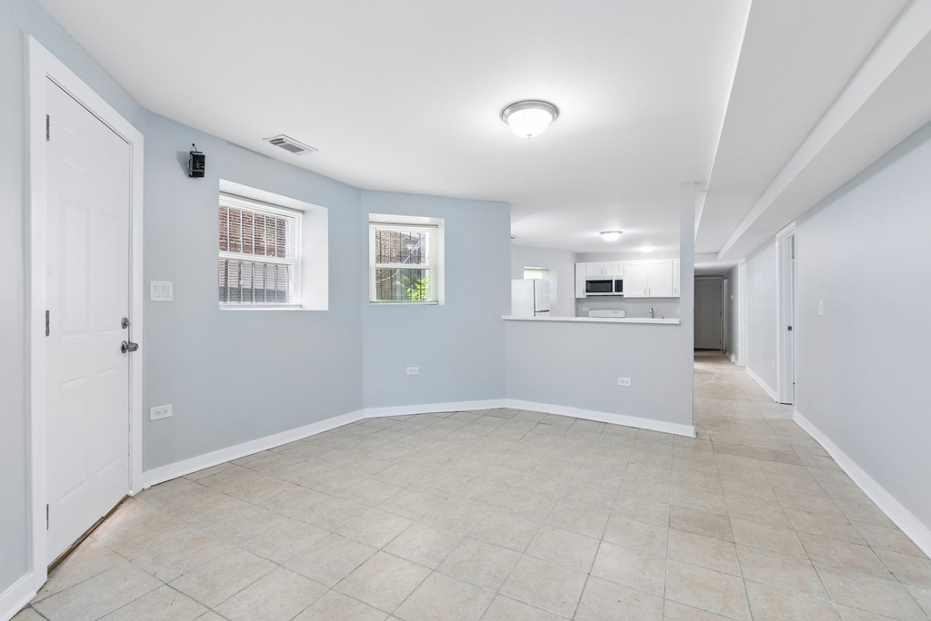 1404 S Hamlin Avenue - Photo 3