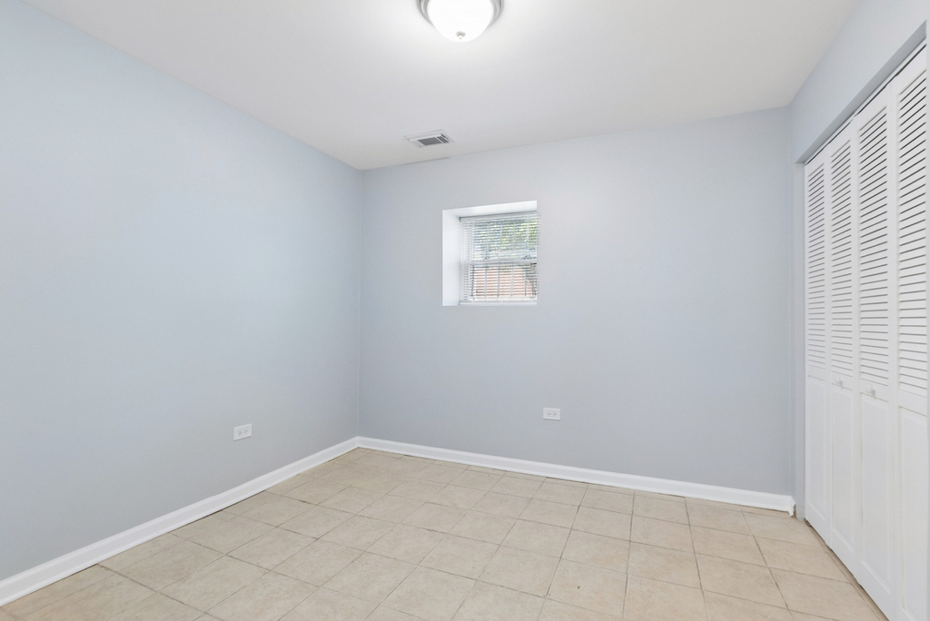 1404 S Hamlin Avenue - Photo 7
