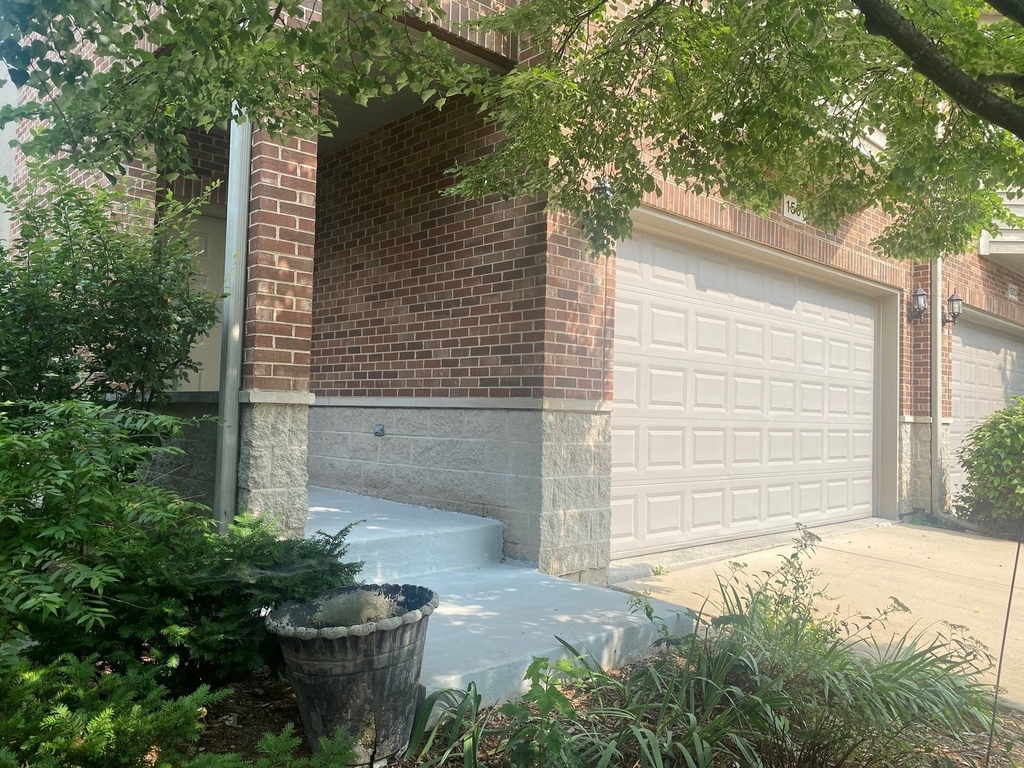 1501 Stonegate Manor - Photo 1