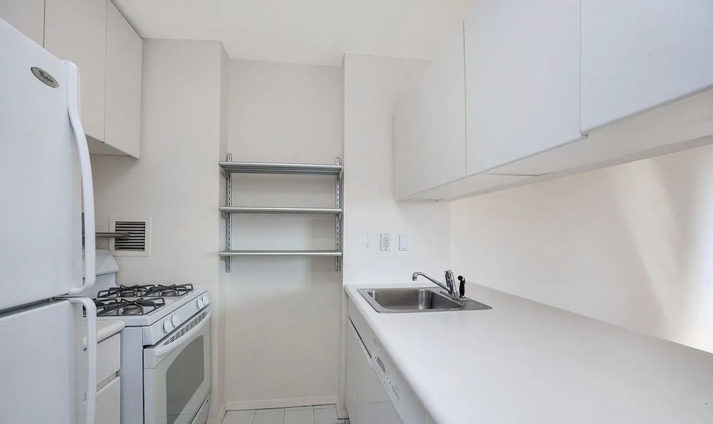 1 Irving Place - Photo 2