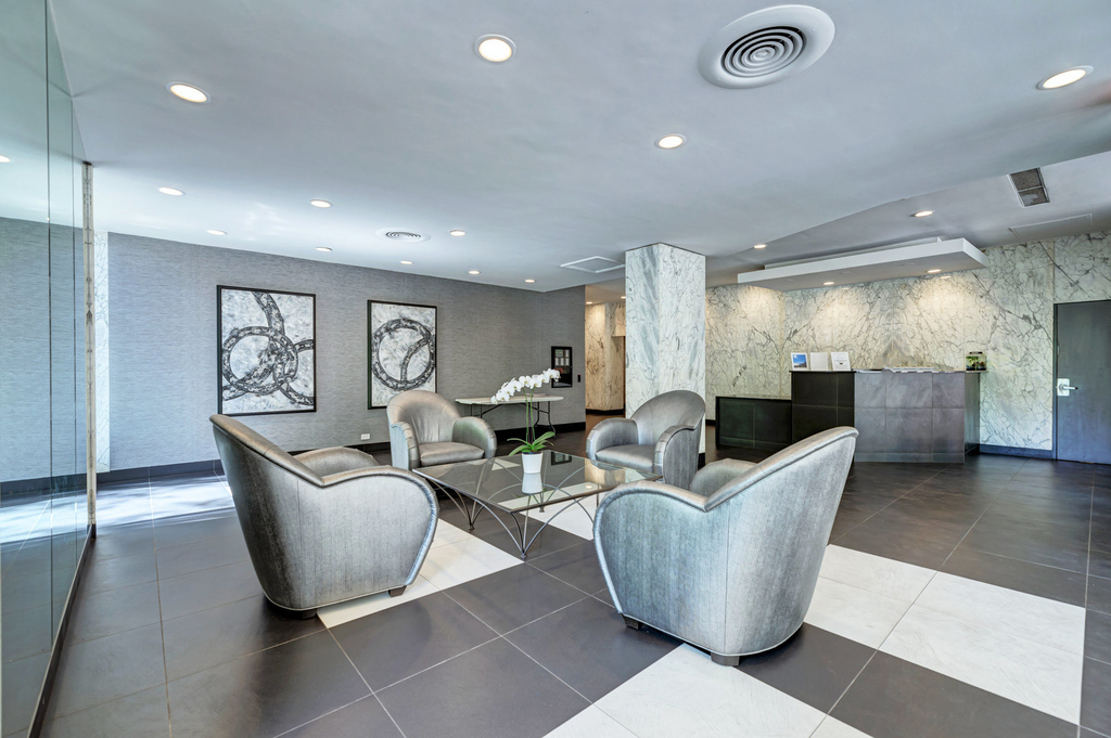 222 E Pearson Street - Photo 7