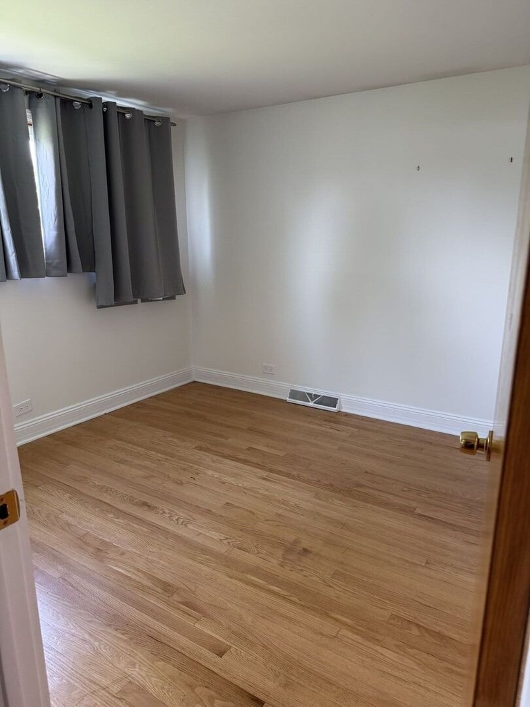 212 Valerie Court - Photo 21
