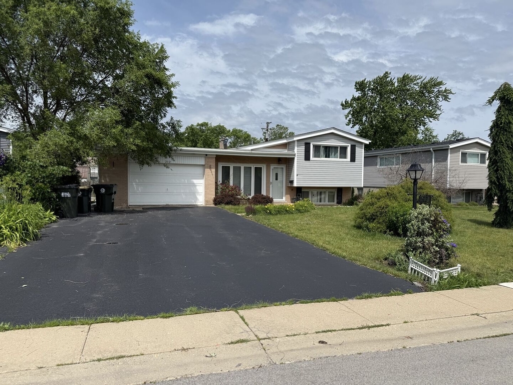 212 Valerie Court - Photo 1