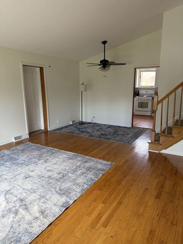 212 Valerie Court - Photo 3