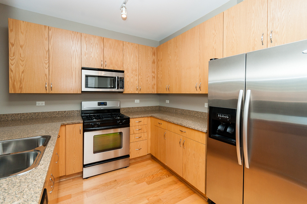 451 W Huron Street - Photo 2