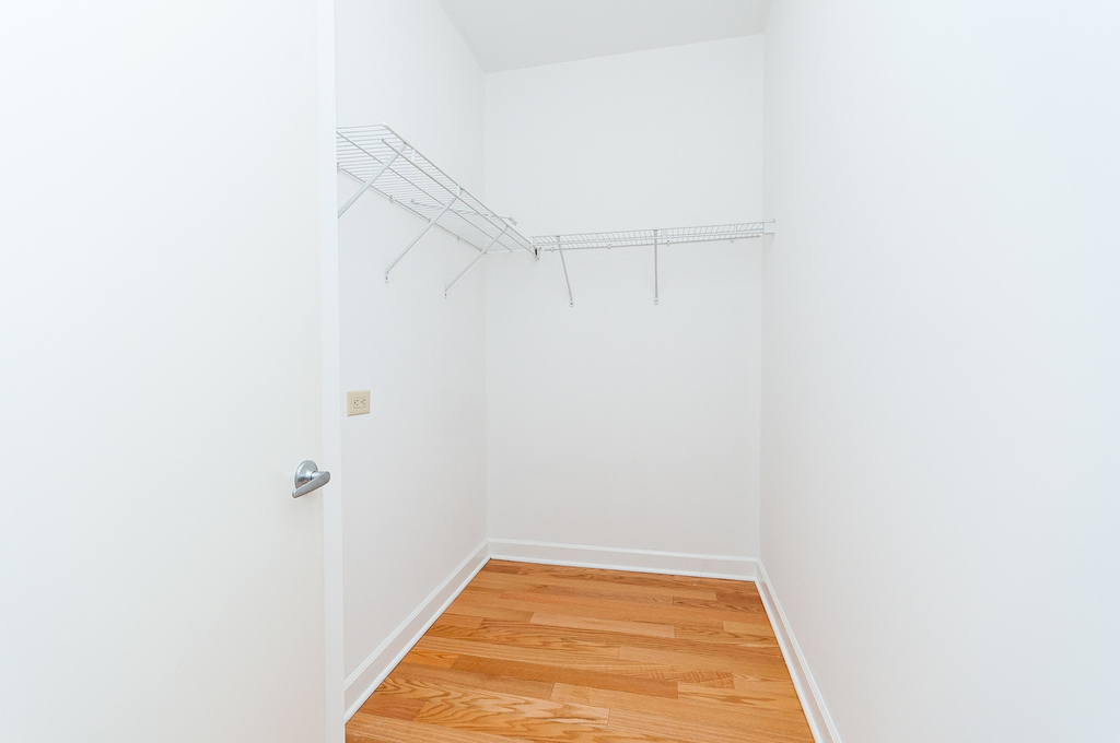 451 W Huron Street - Photo 17
