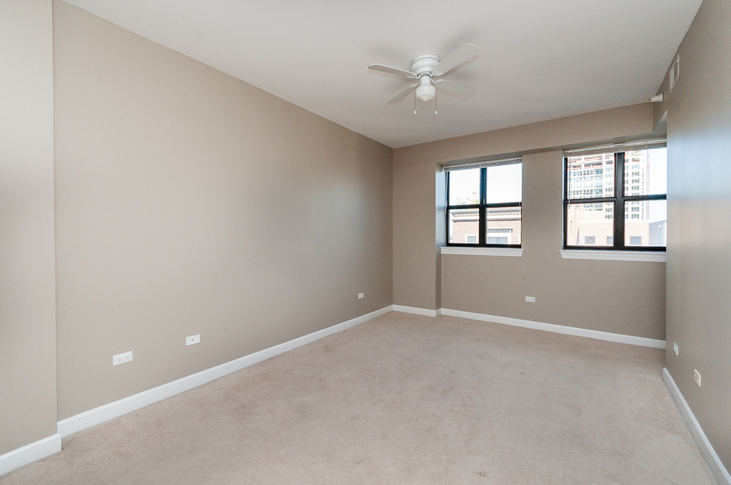 451 W Huron Street - Photo 13