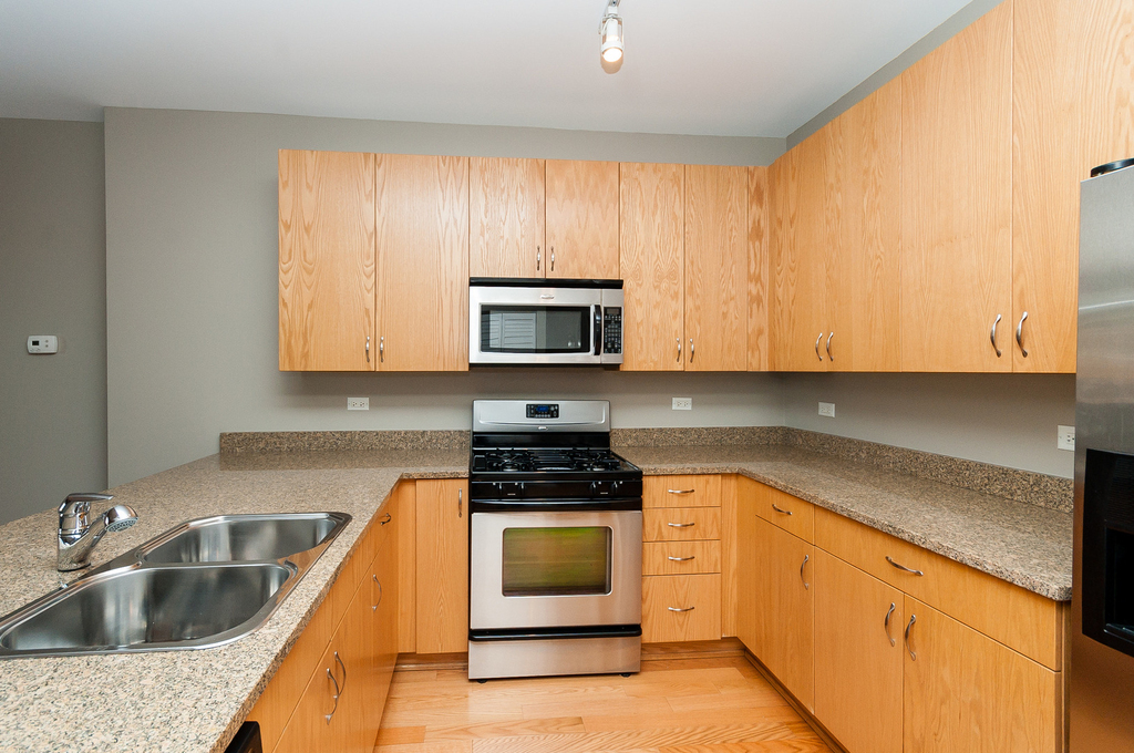 451 W Huron Street - Photo 3