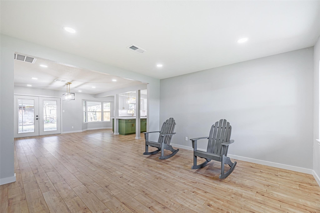 8518 Cedel Dr - Photo 4