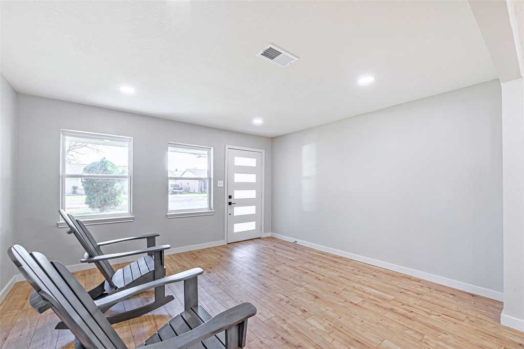 8518 Cedel Dr - Photo 3