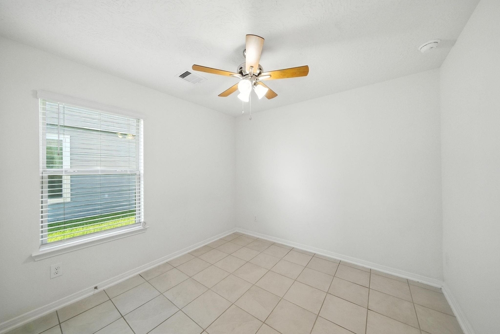 539 Broken Boulder Street - Photo 2