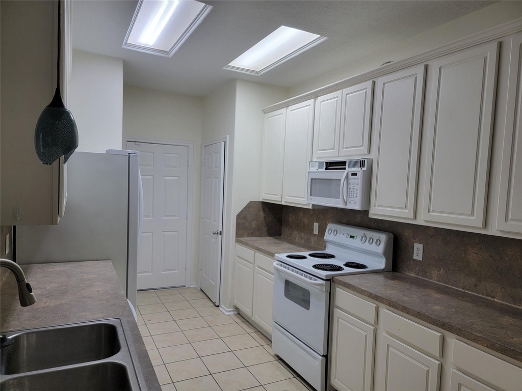 424 Folk Crest Lane - Photo 2
