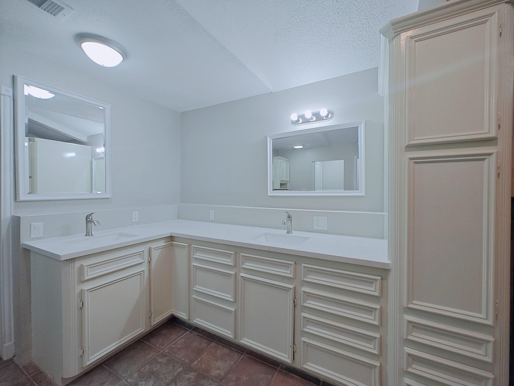 321 21st Avenue N - Photo 20