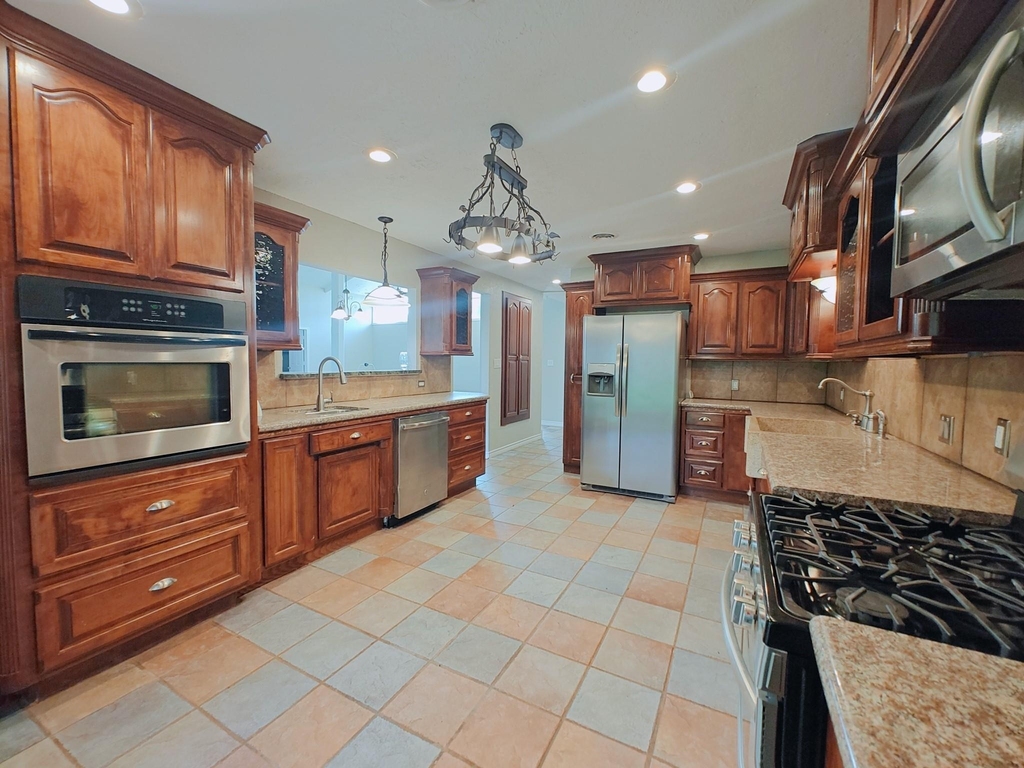 321 21st Avenue N - Photo 11