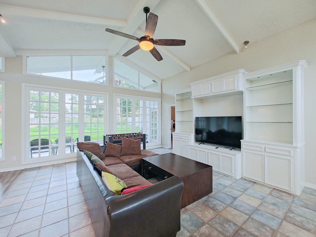 321 21st Avenue N - Photo 6