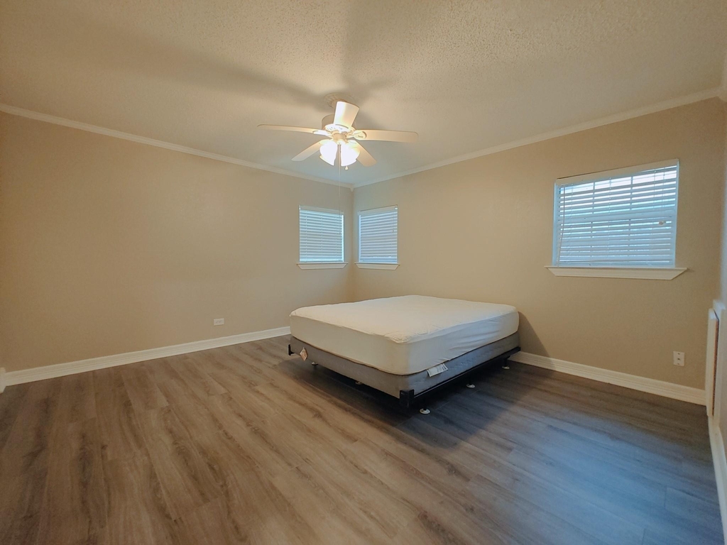 321 21st Avenue N - Photo 24
