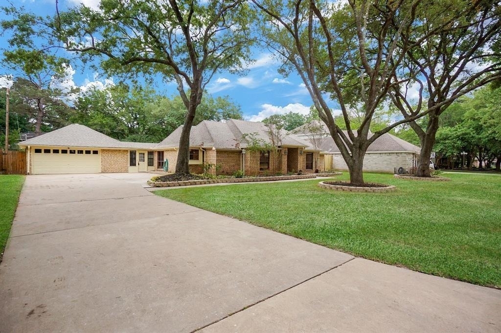 2918 E Elm Circle - Photo 1