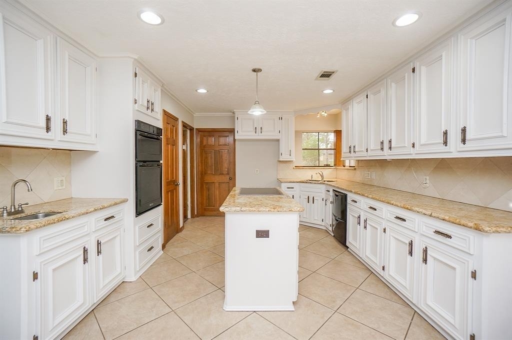 2918 E Elm Circle - Photo 0