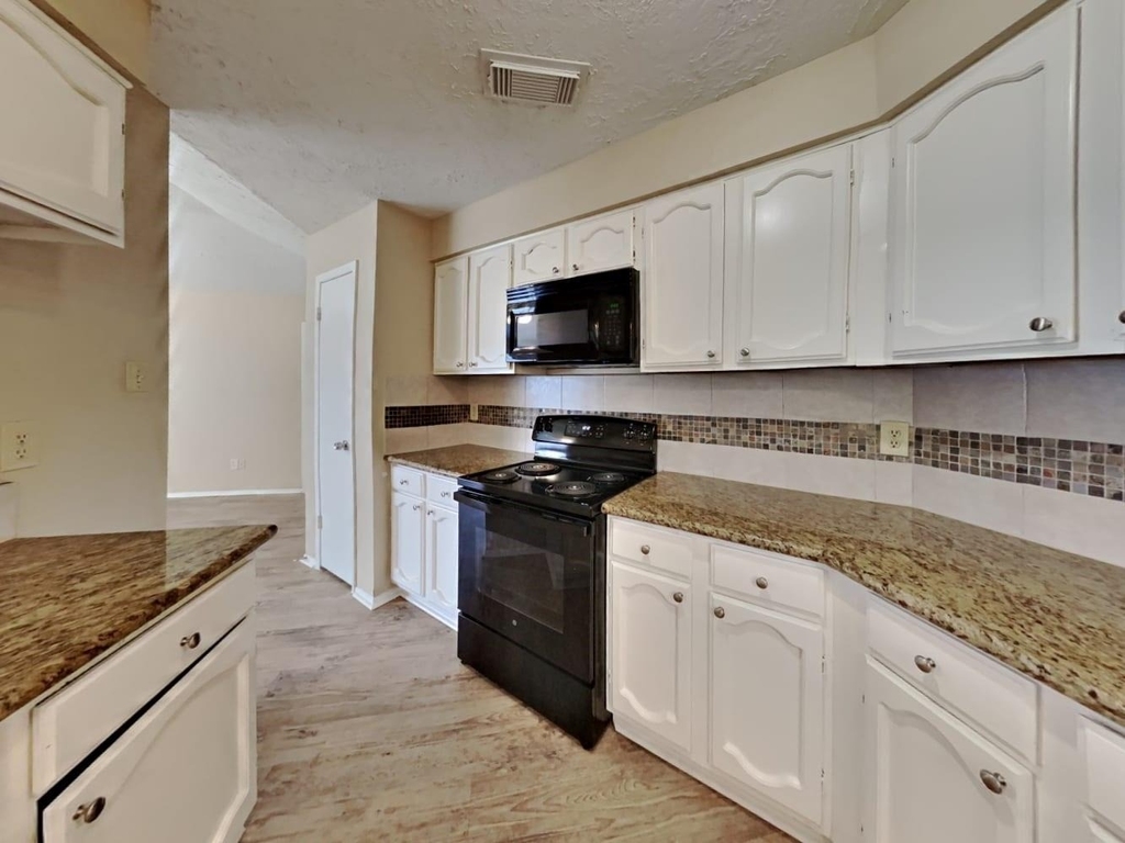 2818 Mayflower Landing Court - Photo 3