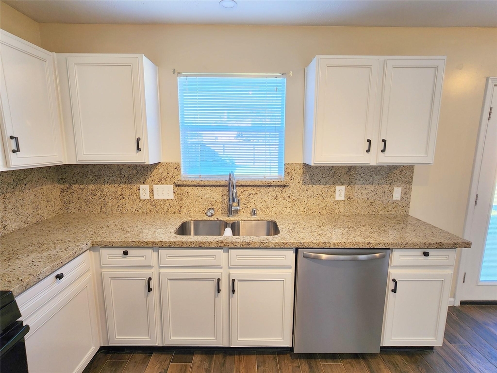 18123 Noble Forest Drive - Photo 10