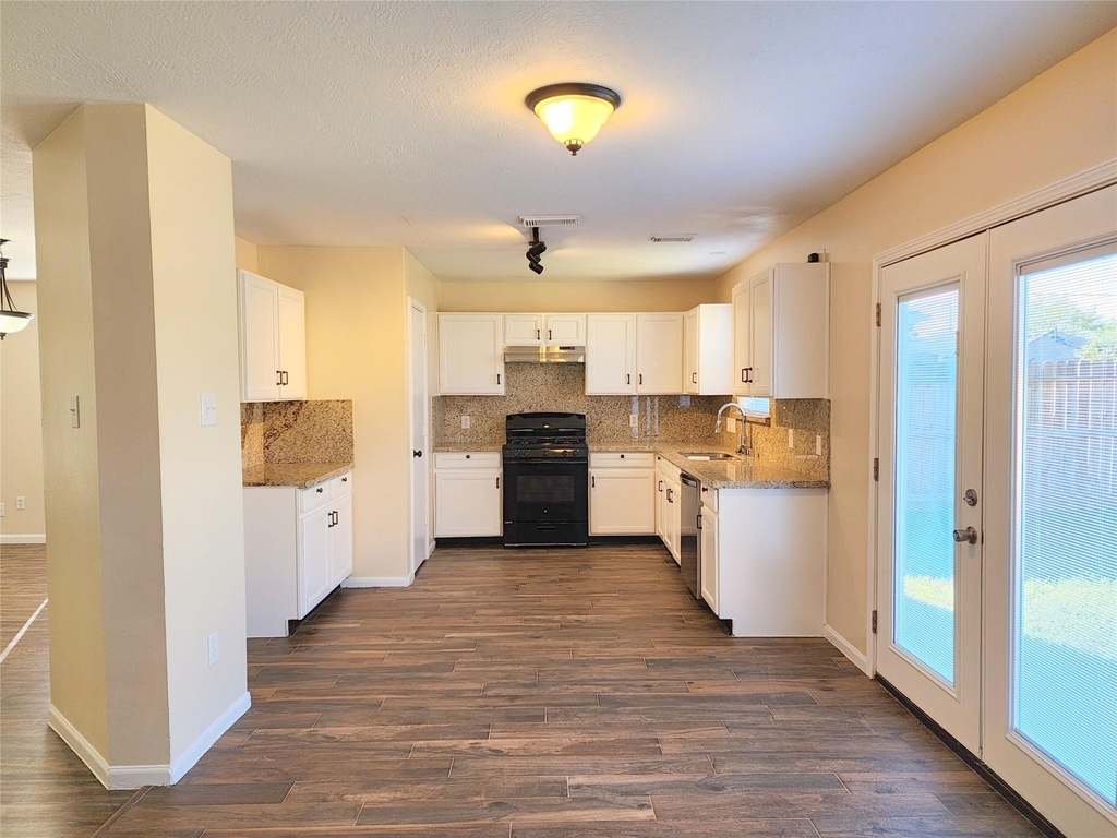 18123 Noble Forest Drive - Photo 8