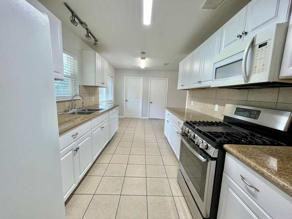 4635 Wild Indigo Street - Photo 3