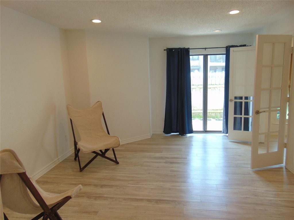3220 69th Street - Photo 2