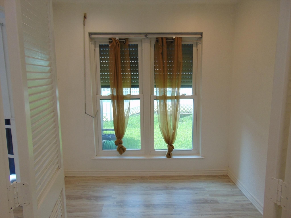 3220 69th Street - Photo 15