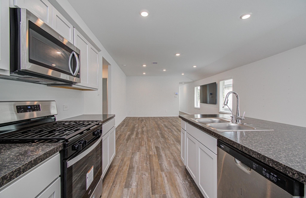 6111 Grove Of Pines St - Photo 15