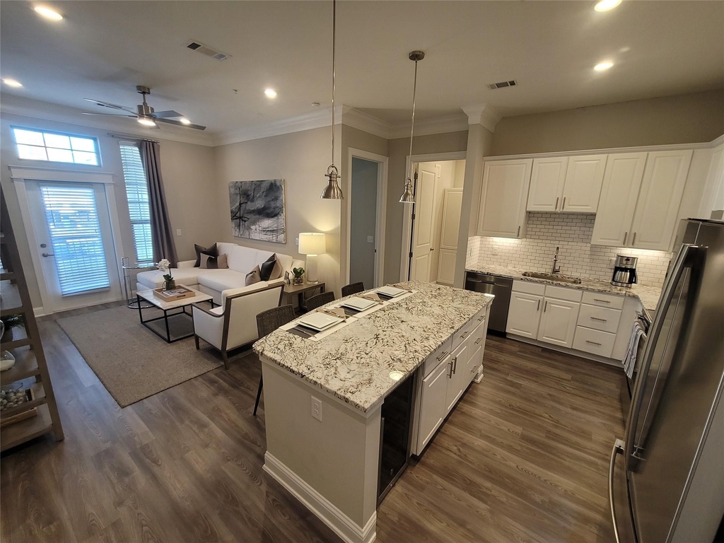 2111 Austin Street - Photo 2