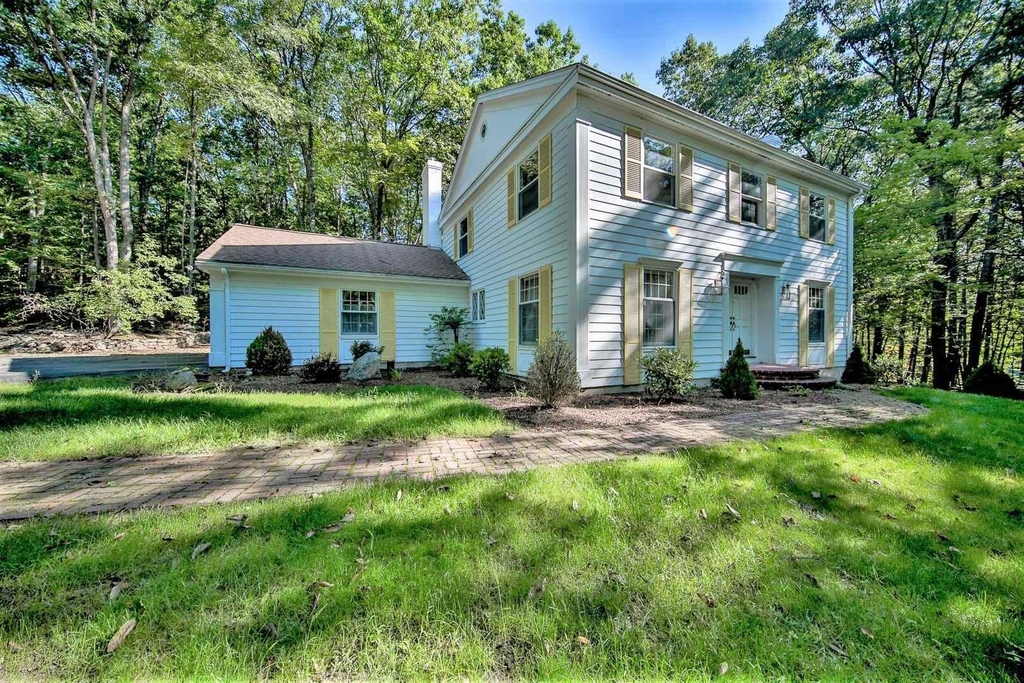27 Buttonwood - Photo 0
