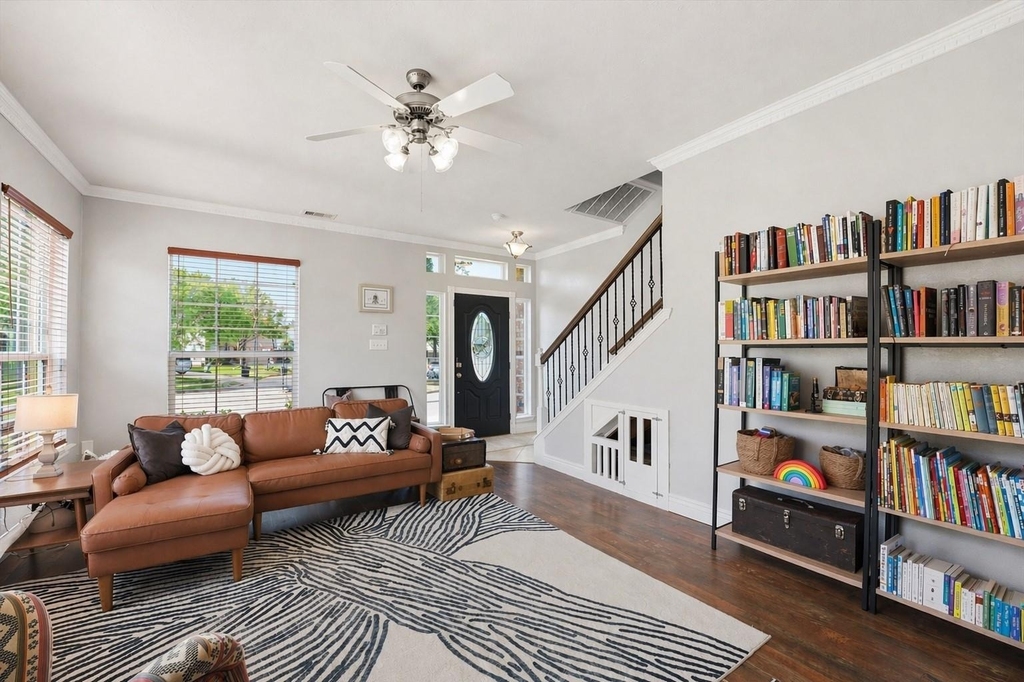 6215 Lake Chase Court - Photo 4