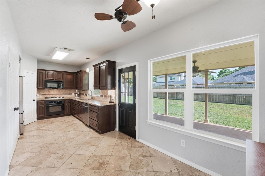 6215 Lake Chase Court - Photo 6