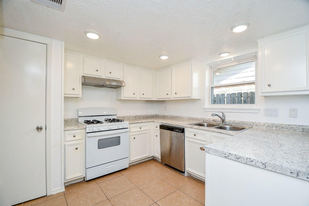 7203 Santa Rita Drive - Photo 12