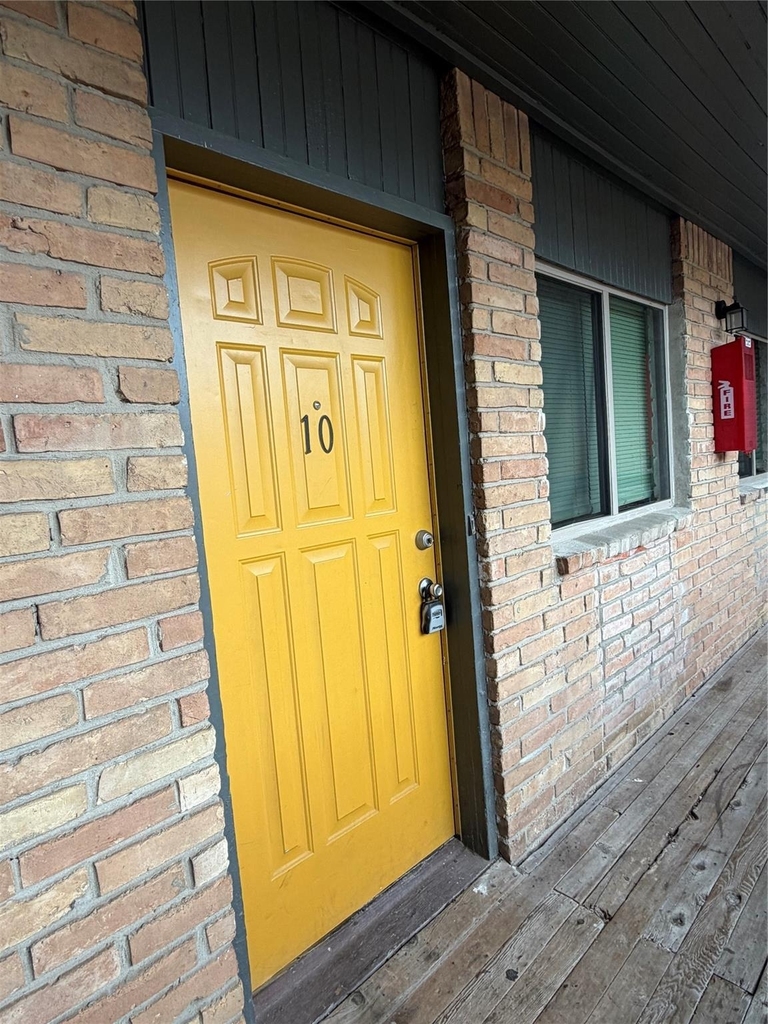 4811 Oakland Street - Photo 1