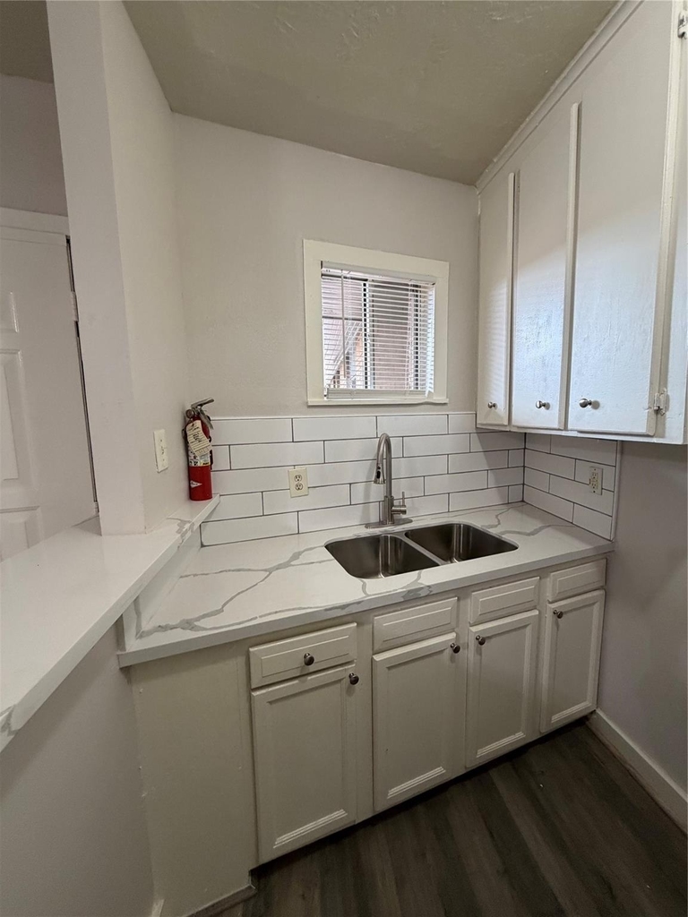 4811 Oakland Street - Photo 6