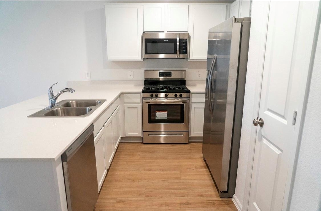 2802 Via Augusta Drive - Photo 4