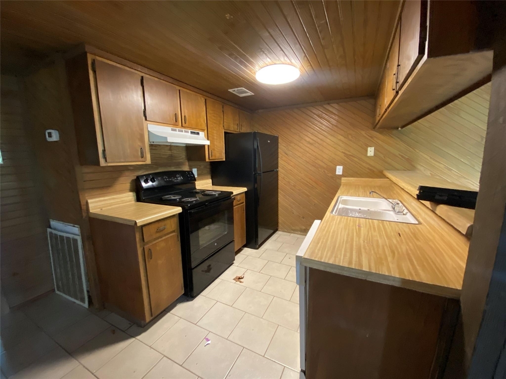 22358 Piney Point E - Photo 5