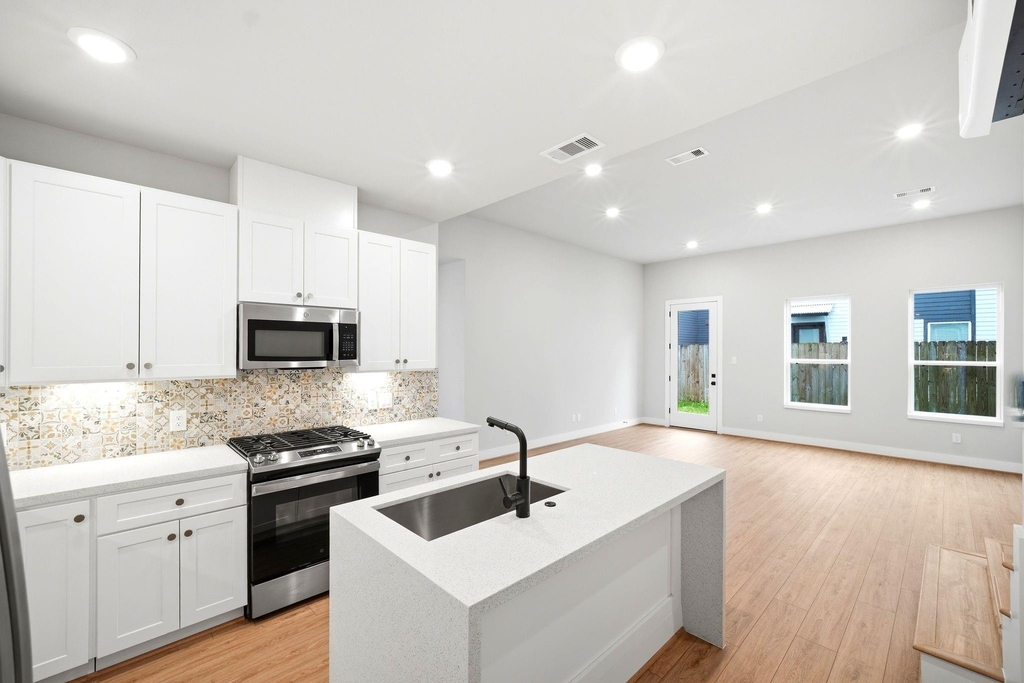 5814 Cebra Street - Photo 11