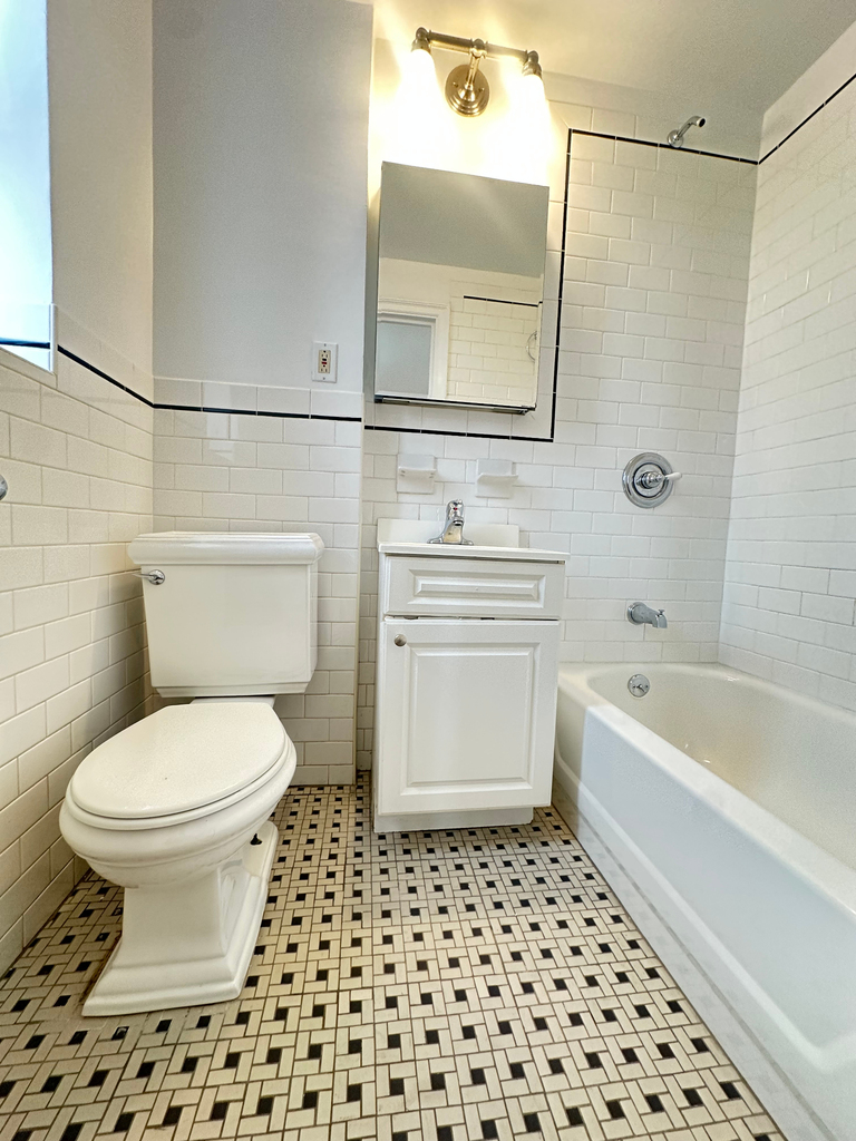 850 Amsterdam Avenue - Photo 5
