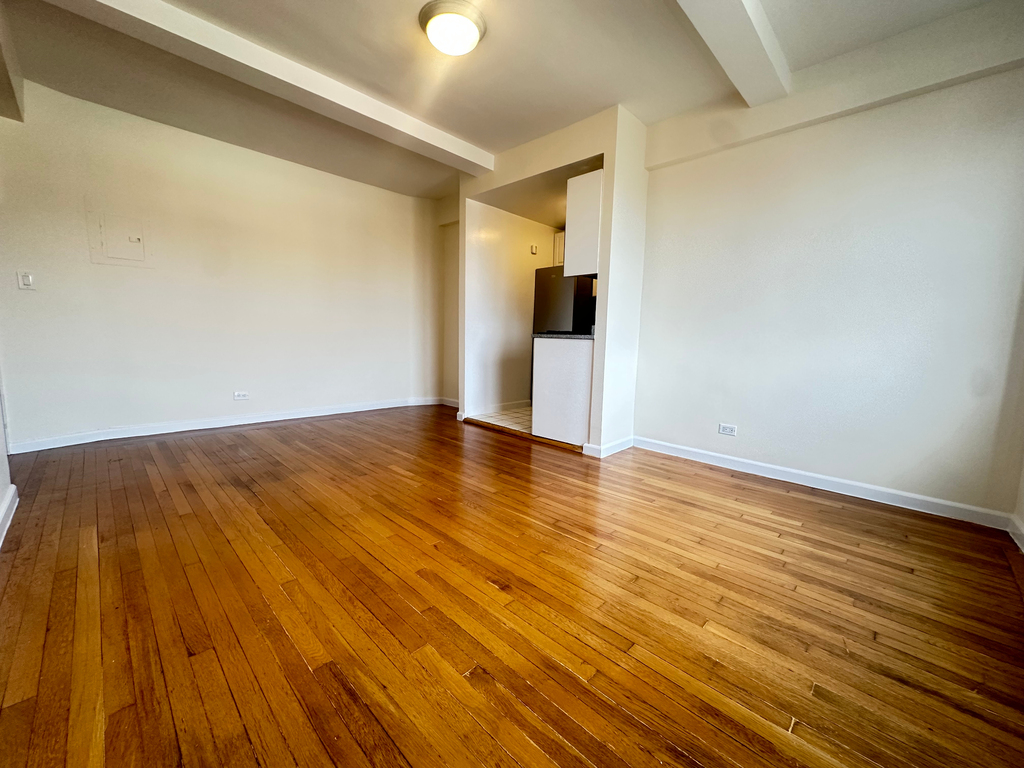 850 Amsterdam Avenue - Photo 4
